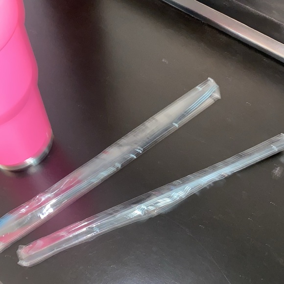 New! Neon pink Tumbler with handle (Double walled insulated tumbler) 40 oz - Picture 3 of 9